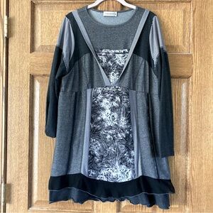 S'Quise Shades of Gray & Black Tunic Top